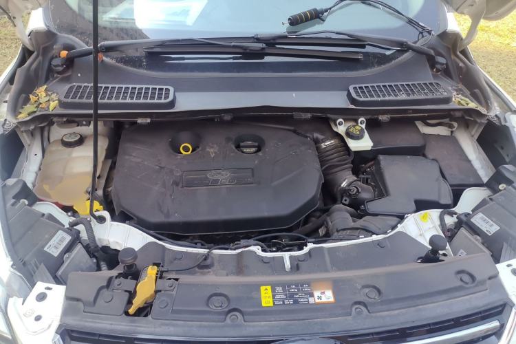 Used Ford Kuga 2013 2.0L GTDi Four-Wheel-Drive Sport Model Engine Bay