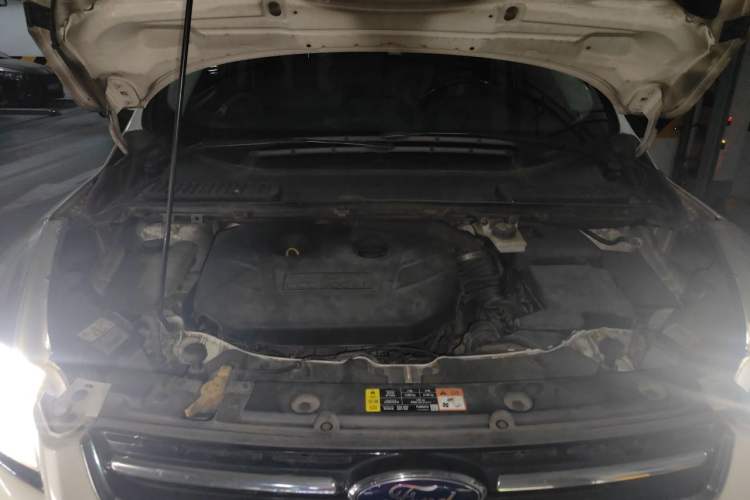 Used Ford Kuga 2013 2.0L GTDi Four-Wheel Drive Premium Model Engine Bay