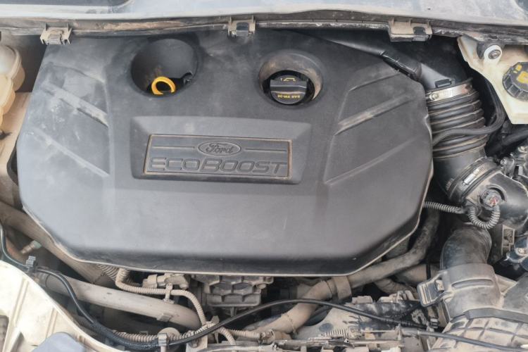 Used Ford Kuga 2013 2.0L GTDi Four-Wheel-Drive Sport Model Engine Bay
