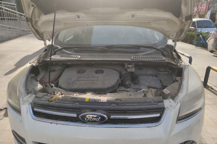 Used Ford Kuga 2013 2.0L GTDi Four-Wheel-Drive Elite Model Engine Bay