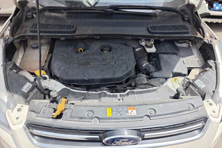 Used Ford Kuga 2013 2.0L GTDi Four-Wheel-Drive Sport Model Engine Bay