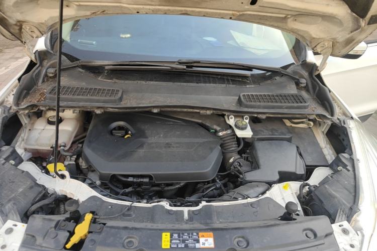 Used Ford Kuga 2013 1.6L GTDi Two-Wheel-Drive Trend Model Engine Bay