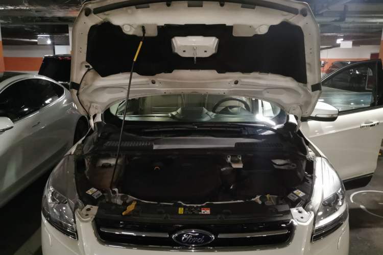 Used Ford Kuga 2013 2.0L GTDi Four-Wheel Drive Premium Model Engine Bay