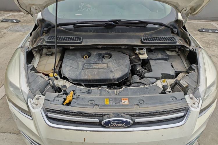 Used Ford Kuga 2013 2.0L GTDi Four-Wheel-Drive Sport Model Engine Bay