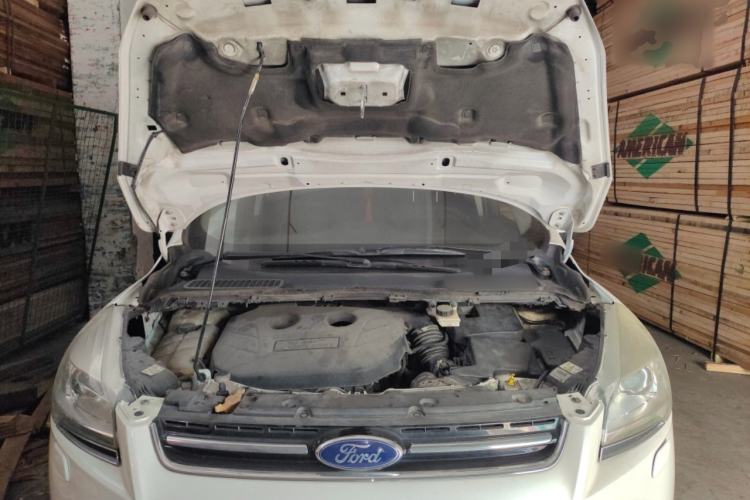Used Ford Kuga 2013 2.0L GTDi Four-Wheel-Drive Sport Model Engine Bay