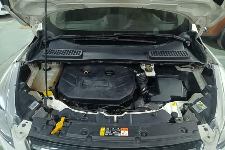 Used Ford Kuga 2013 2.0L GTDi Four-Wheel-Drive Sport Model Engine Bay