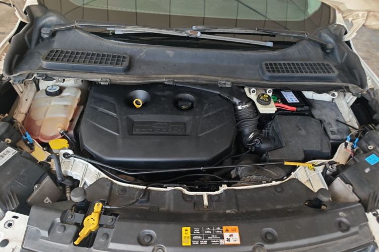 Used Ford Kuga 2013 2.0L GTDi Four-Wheel-Drive Sport Model Engine Bay