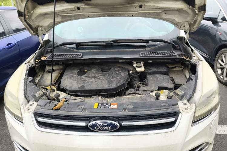 Used Ford Kuga 2013 2.0L GTDi Four-Wheel-Drive Sport Model Engine Bay