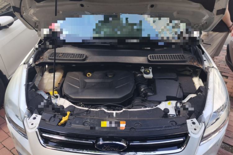 Used Ford Kuga 2013 2.0L GTDi Four-Wheel-Drive Sport Model Engine Bay