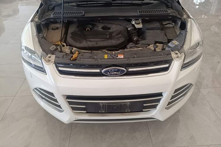 Used Ford Kuga 2013 2.0L GTDi Four-Wheel-Drive Sport Model Engine Bay