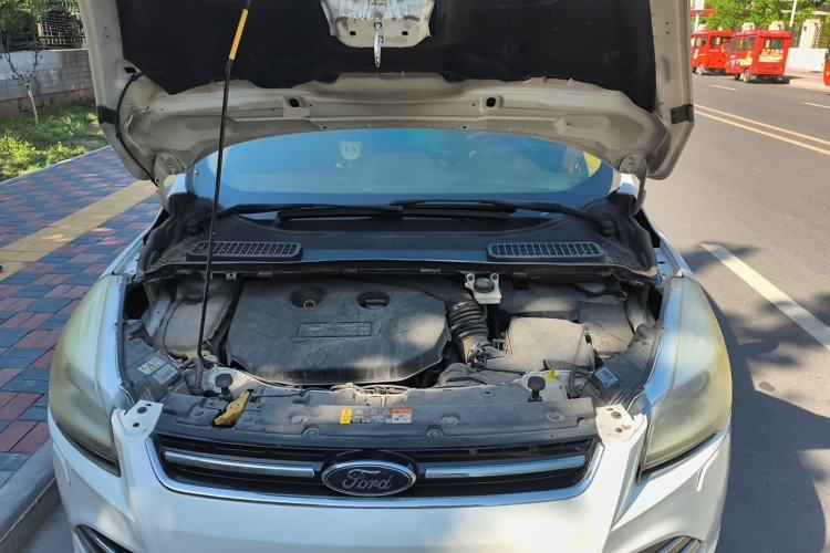 Used Ford Kuga 2013 2.0L GTDi Four-Wheel-Drive Sport Model Engine Bay