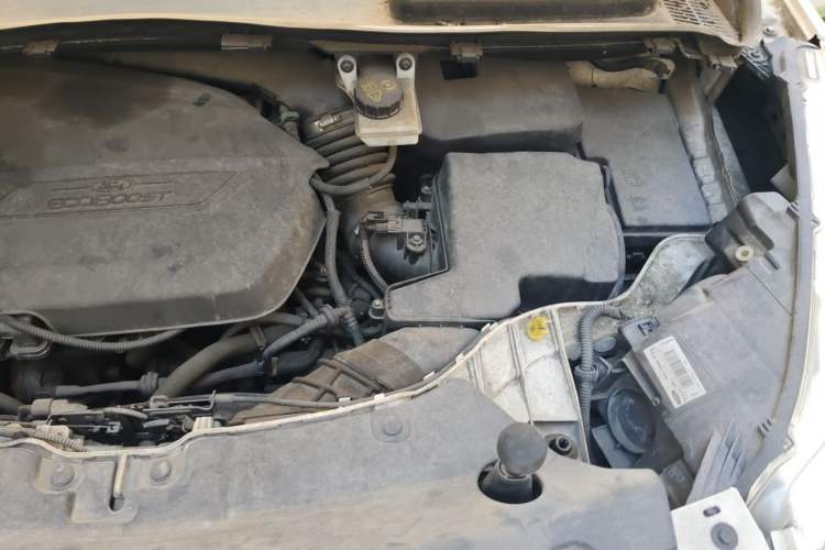 Used Ford Kuga 2013 1.6L GTDi Two-Wheel-Drive Trend Model Engine Bay Left