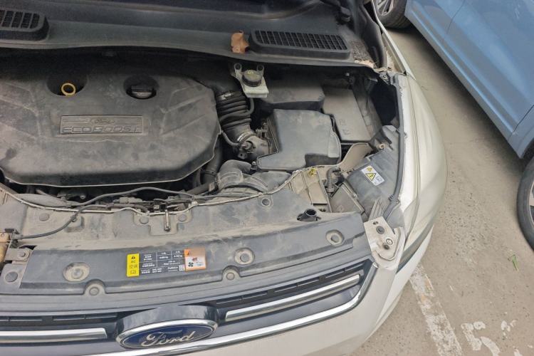 Used Ford Kuga 2013 2.0L GTDi Four-Wheel-Drive Sport Model Engine Bay Left