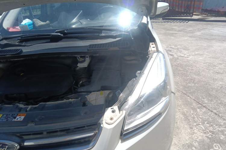 Used Ford Kuga 2013 1.6L GTDi Two-Wheel-Drive Trend Model Engine Bay Left