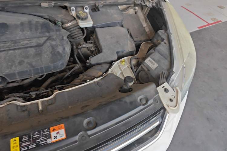 Used Ford Kuga 2013 1.6L GTDi Two-Wheel-Drive Comfort Model Engine Bay Left
