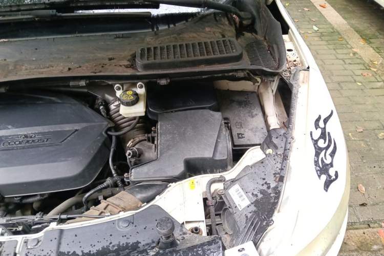Used Ford Kuga 2013 1.6L GTDi Two-Wheel-Drive Trend Model Engine Bay Left