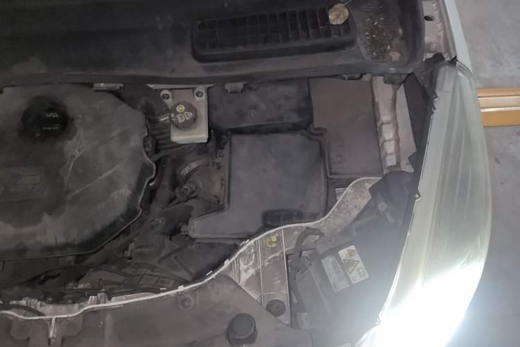 Used Ford Kuga 2013 2.0L GTDi Four-Wheel Drive Premium Model Engine Bay Left