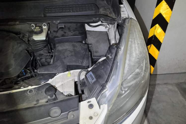 Used Ford Kuga 2013 1.6L GTDi Two-Wheel-Drive Comfort Model Engine Bay Left