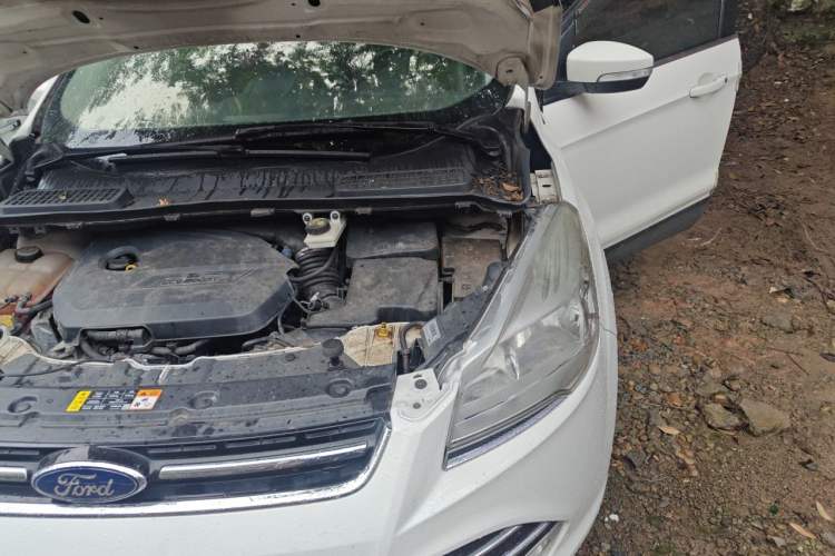 Used Ford Kuga 2013 1.6L GTDi Two-Wheel-Drive Trend Model Engine Bay Left