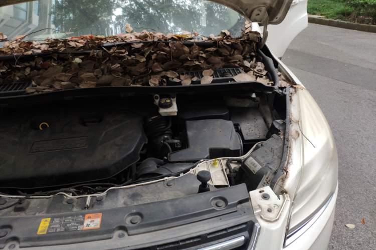 Used Ford Kuga 2013 2.0L GTDi Four-Wheel-Drive Elite Model Engine Bay Left