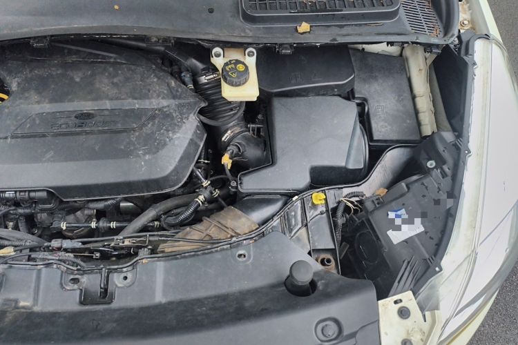 Used Ford Kuga 2013 1.6L GTDi Two-Wheel-Drive Trend Model Engine Bay Left