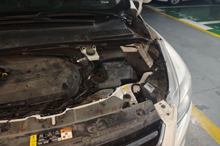 Used Ford Kuga 2013 1.6L GTDi Two-Wheel-Drive Trend Model Engine Bay Left