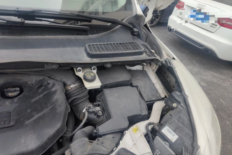 Used Ford Kuga 2013 2.0L GTDi Four-Wheel-Drive Sport Model Engine Bay Left