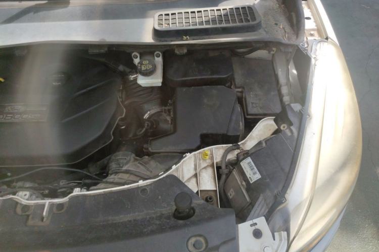 Used Ford Kuga 2013 2.0L GTDi Four-Wheel Drive Premium Model Engine Bay Left