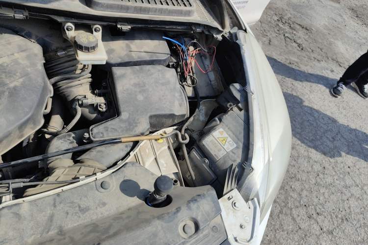 Used Ford Kuga 2013 2.0L GTDi Four-Wheel-Drive Sport Model Engine Bay Left
