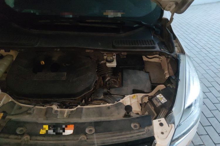 Used Ford Kuga 2013 2.0L GTDi Four-Wheel-Drive Sport Model Engine Bay Left