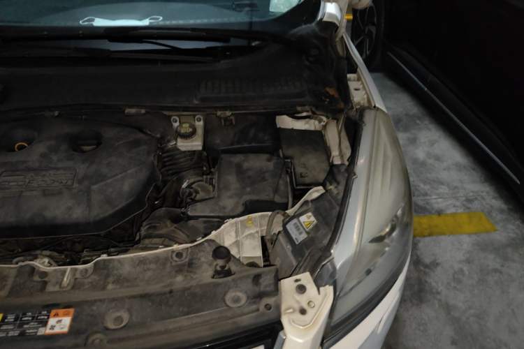 Used Ford Kuga 2013 2.0L GTDi Four-Wheel Drive Premium Model Engine Bay Left