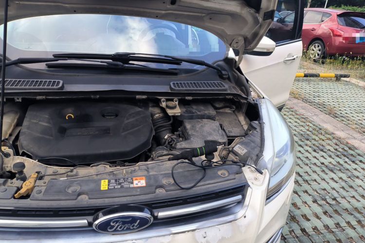 Used Ford Kuga 2013 2.0L GTDi Four-Wheel Drive Premium Model Engine Bay Left