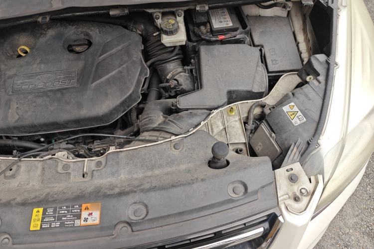 Used Ford Kuga 2013 2.0L GTDi Four-Wheel-Drive Sport Model Engine Bay Left