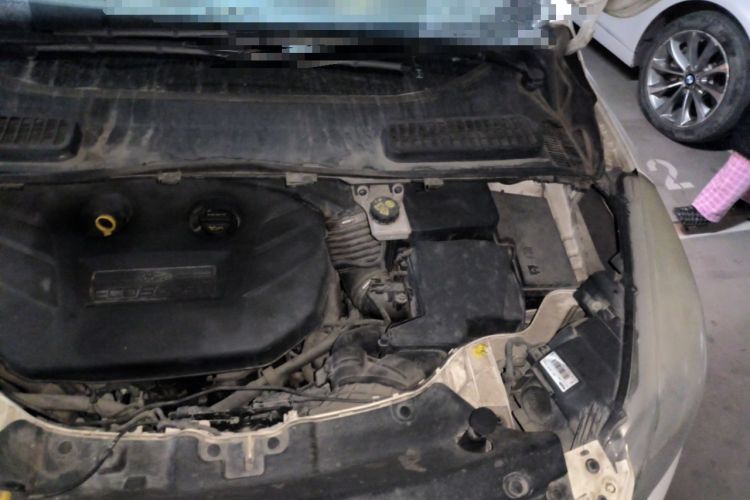 Used Ford Kuga 2013 2.0L GTDi Four-Wheel-Drive Sport Model Engine Bay Left