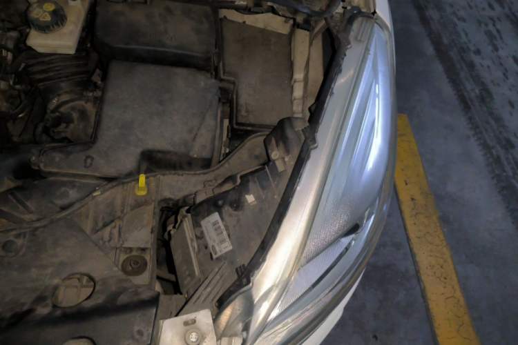 Used Ford Kuga 2013 2.0L GTDi Four-Wheel-Drive Sport Model Engine Bay Left