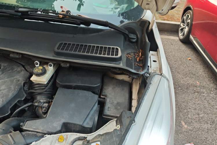 Used Ford Kuga 2013 2.0L GTDi Four-Wheel Drive Premium Model Engine Bay Left