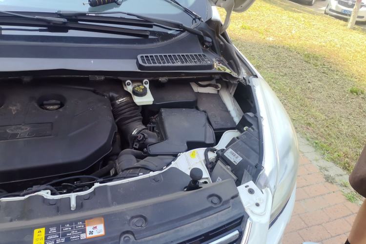 Used Ford Kuga 2013 2.0L GTDi Four-Wheel-Drive Sport Model Engine Bay Left