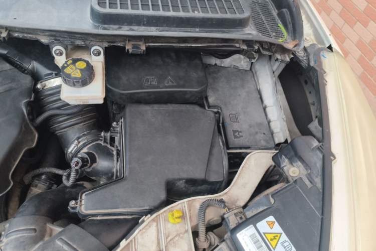 Used Ford Kuga 2013 2.0L GTDi Four-Wheel-Drive Sport Model Engine Bay Left