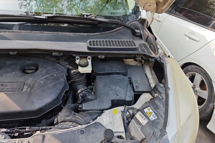 Used Ford Kuga 2013 2.0L GTDi Four-Wheel Drive Premium Model Engine Bay Left