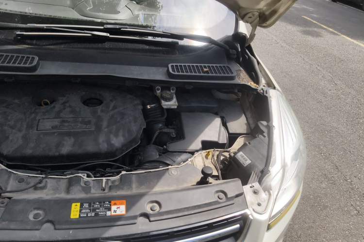 Used Ford Kuga 2013 2.0L GTDi Four-Wheel-Drive Elite Model Engine Bay Left