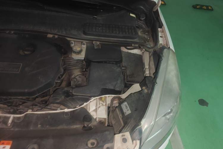 Used Ford Kuga 2013 2.0L GTDi Four-Wheel-Drive Sport Model Engine Bay Left