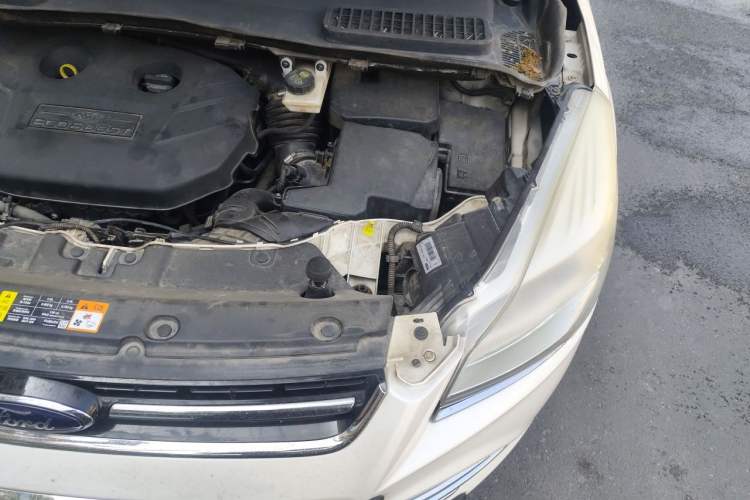 Used Ford Kuga 2013 2.0L GTDi Four-Wheel-Drive Elite Model Engine Bay Left