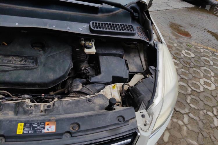 Used Ford Kuga 2013 2.0L GTDi Four-Wheel-Drive Elite Model Engine Bay Left