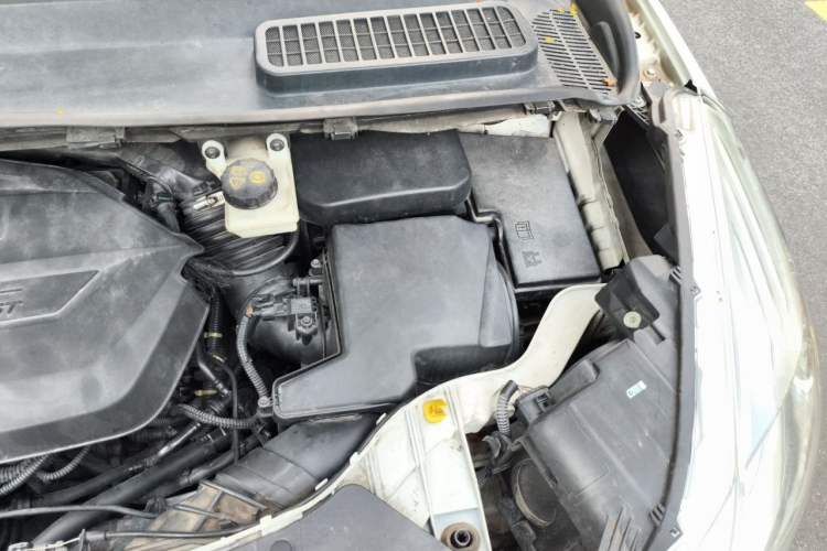 Used Ford Kuga 2013 1.6L GTDi Two-Wheel-Drive Comfort Model Engine Bay Left
