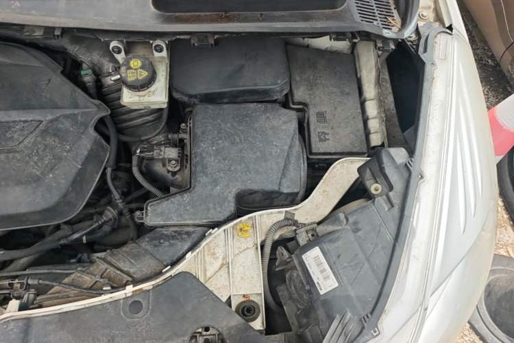Used Ford Kuga 2013 1.6L GTDi Two-Wheel-Drive Comfort Model Engine Bay Left