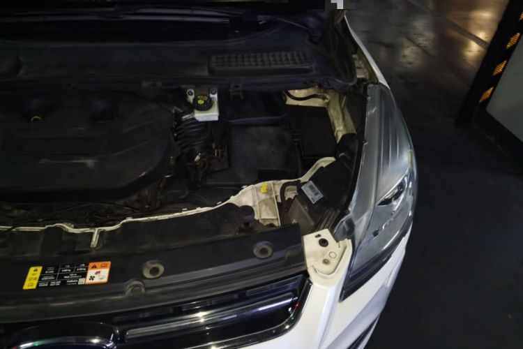 Used Ford Kuga 2013 2.0L GTDi Four-Wheel Drive Premium Model Engine Bay Left