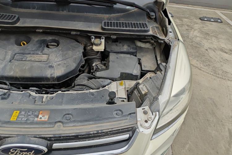 Used Ford Kuga 2013 2.0L GTDi Four-Wheel-Drive Sport Model Engine Bay Left