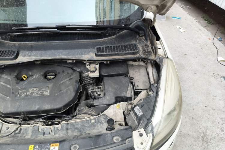 Used Ford Kuga 2013 2.0L GTDi Four-Wheel Drive Premium Model Engine Bay Left