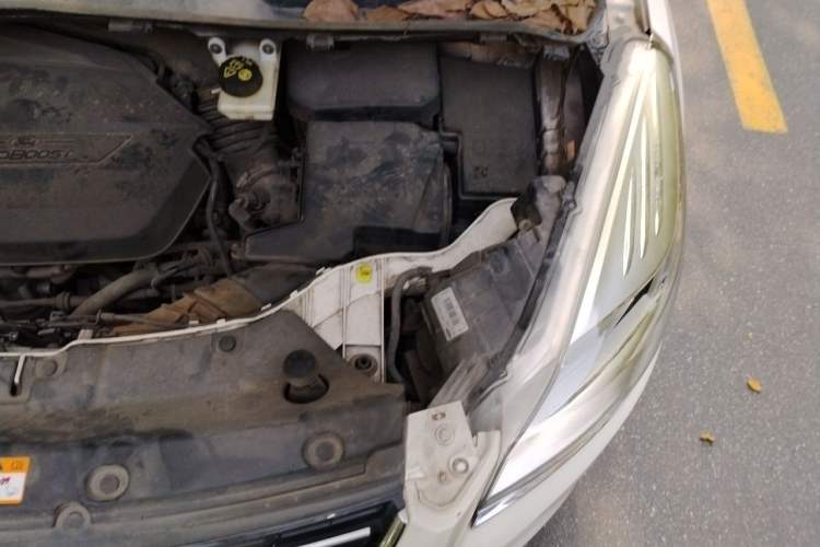 Used Ford Kuga 2013 1.6L GTDi Two-Wheel-Drive Trend Model Engine Bay Left