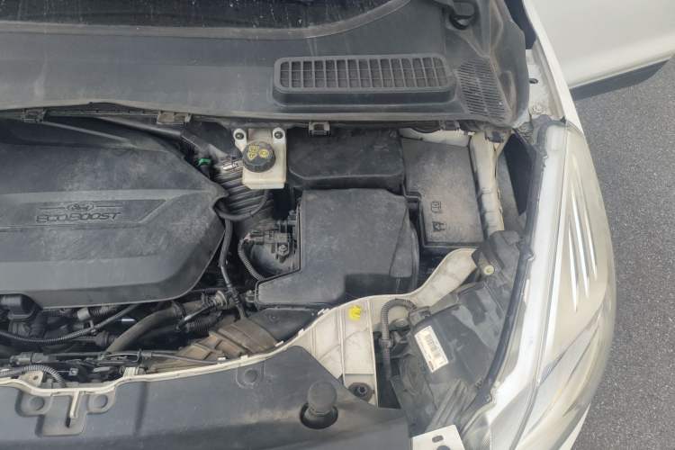Used Ford Kuga 2013 1.6L GTDi Two-Wheel-Drive Trend Model Engine Bay Left